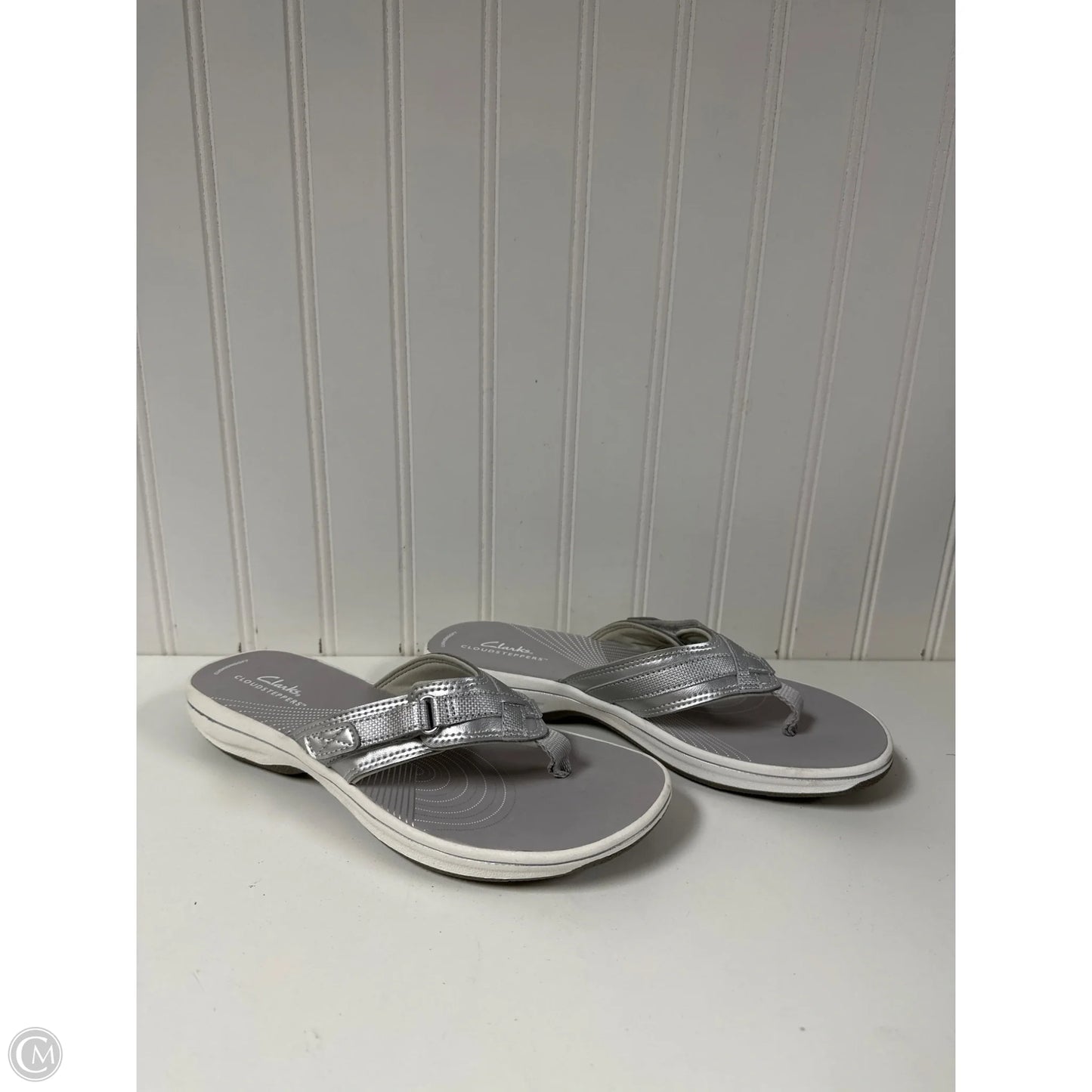 Sandals Flip Flops By Clarks In Silver, Size: 8