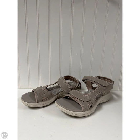 Sandals Flats By Clarks In Taupe, Size: 8