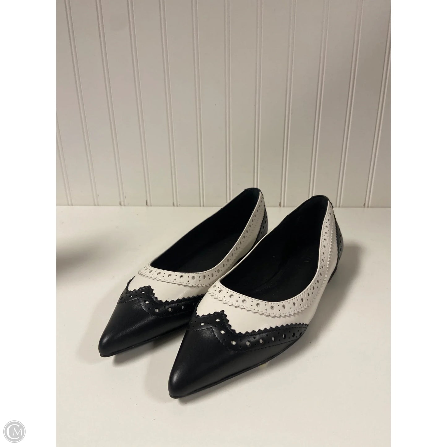 Shoes Flats By Cmc In Black & White, Size: 8.5