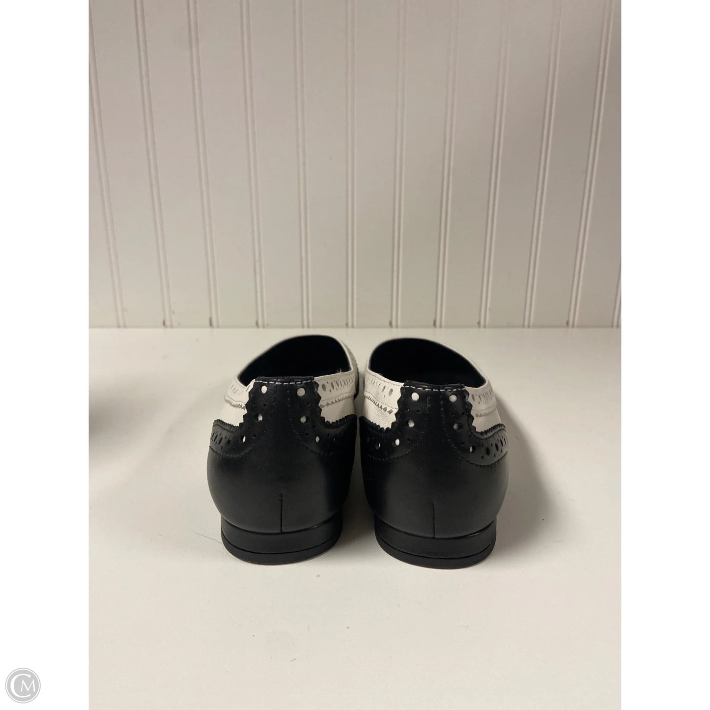 Shoes Flats By Cmc In Black & White, Size: 8.5