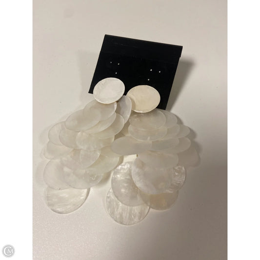 Earrings Statement By Clothes Mentor, Size: 1