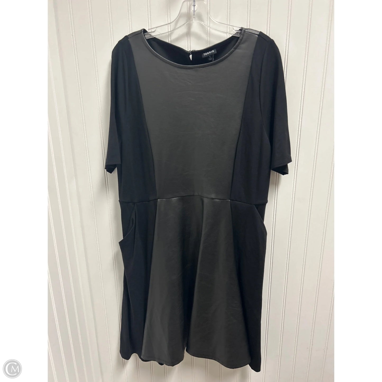 Dress Casual Short By Torrid In Black, Size: 1x