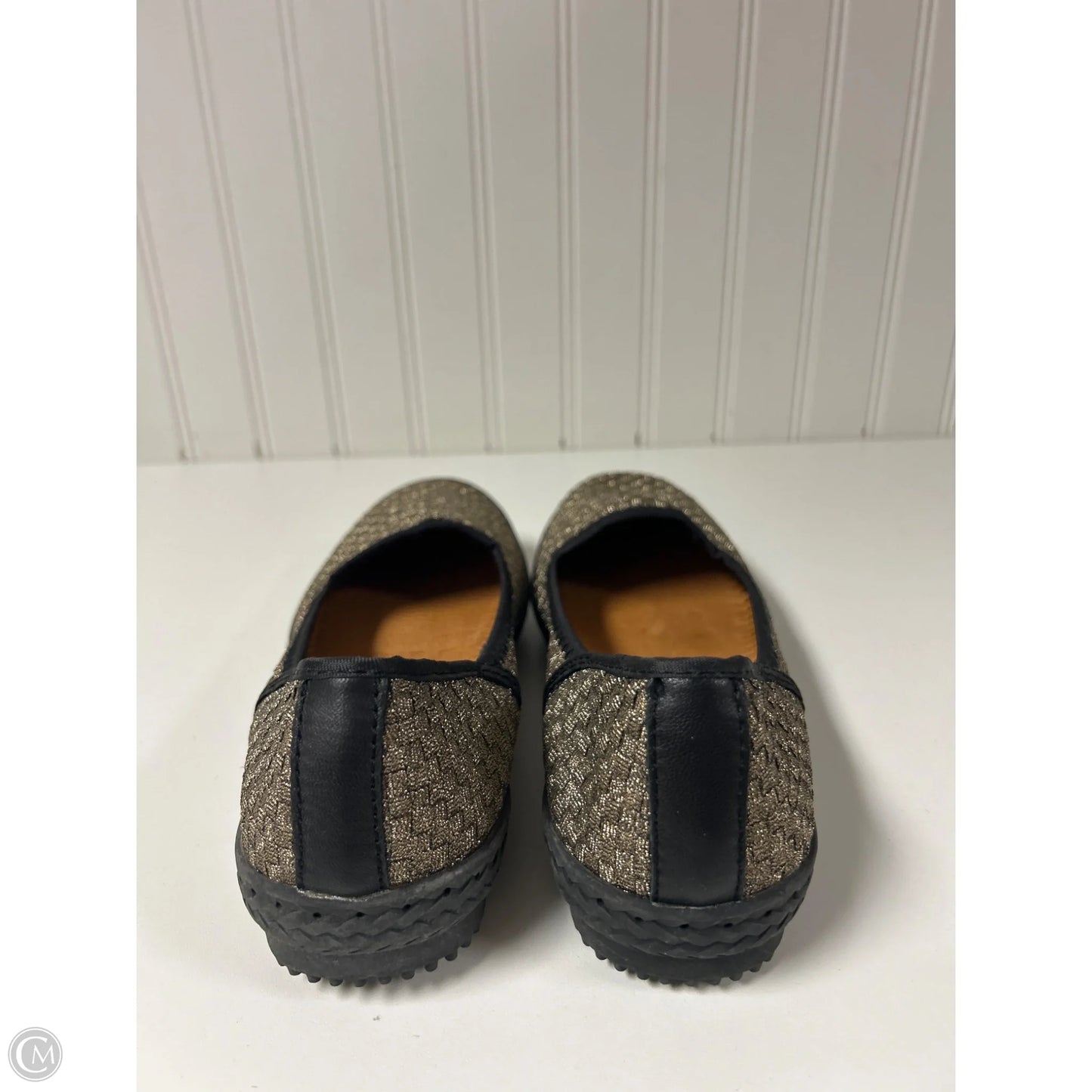 Shoes Flats By Bernie Mev In Black & Gold, Size: 6.5