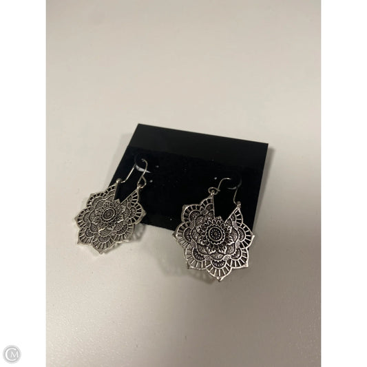 Earrings Dangle/drop By Clothes Mentor, Size: 1