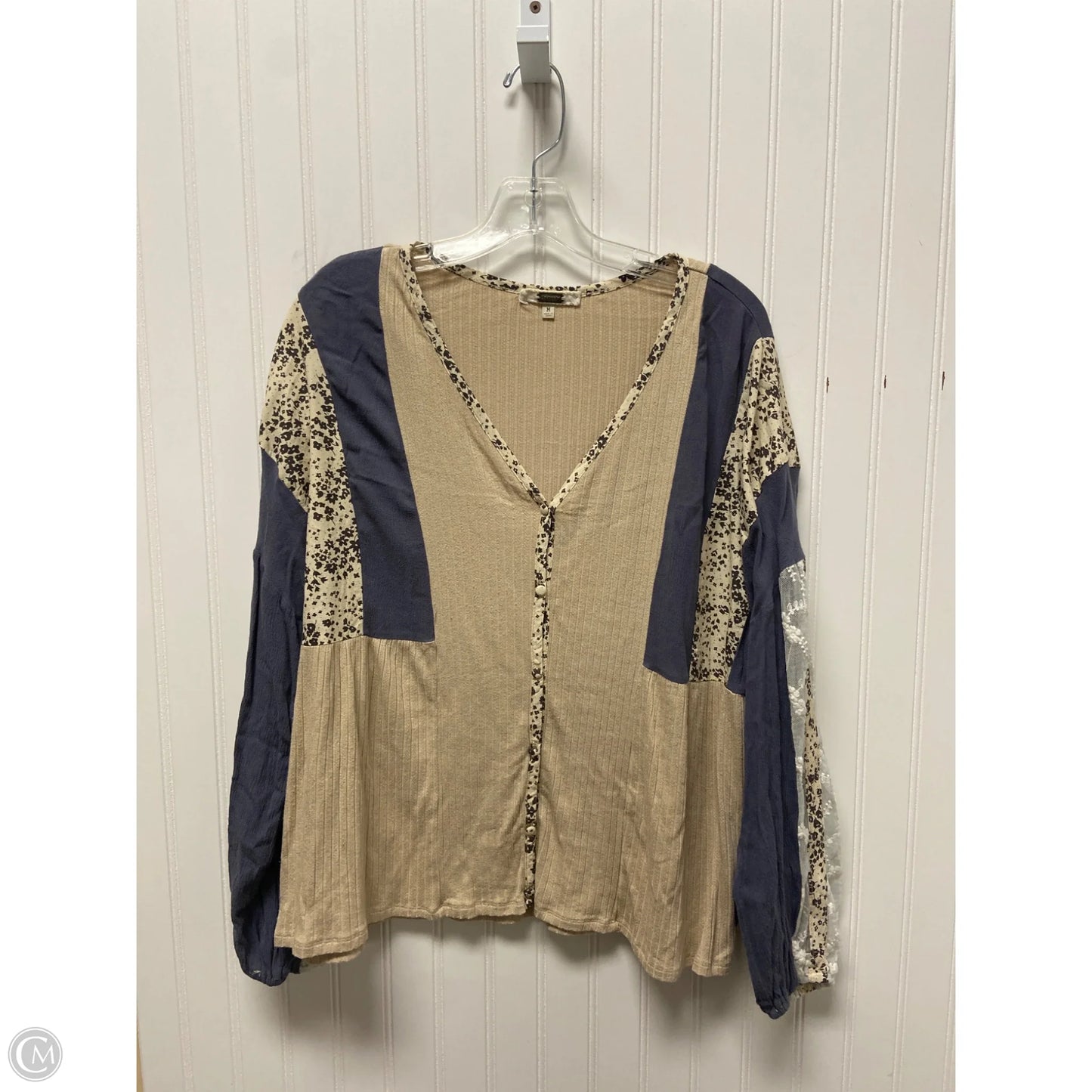 Top Long Sleeve By Gimmicks In Tan, Size: M