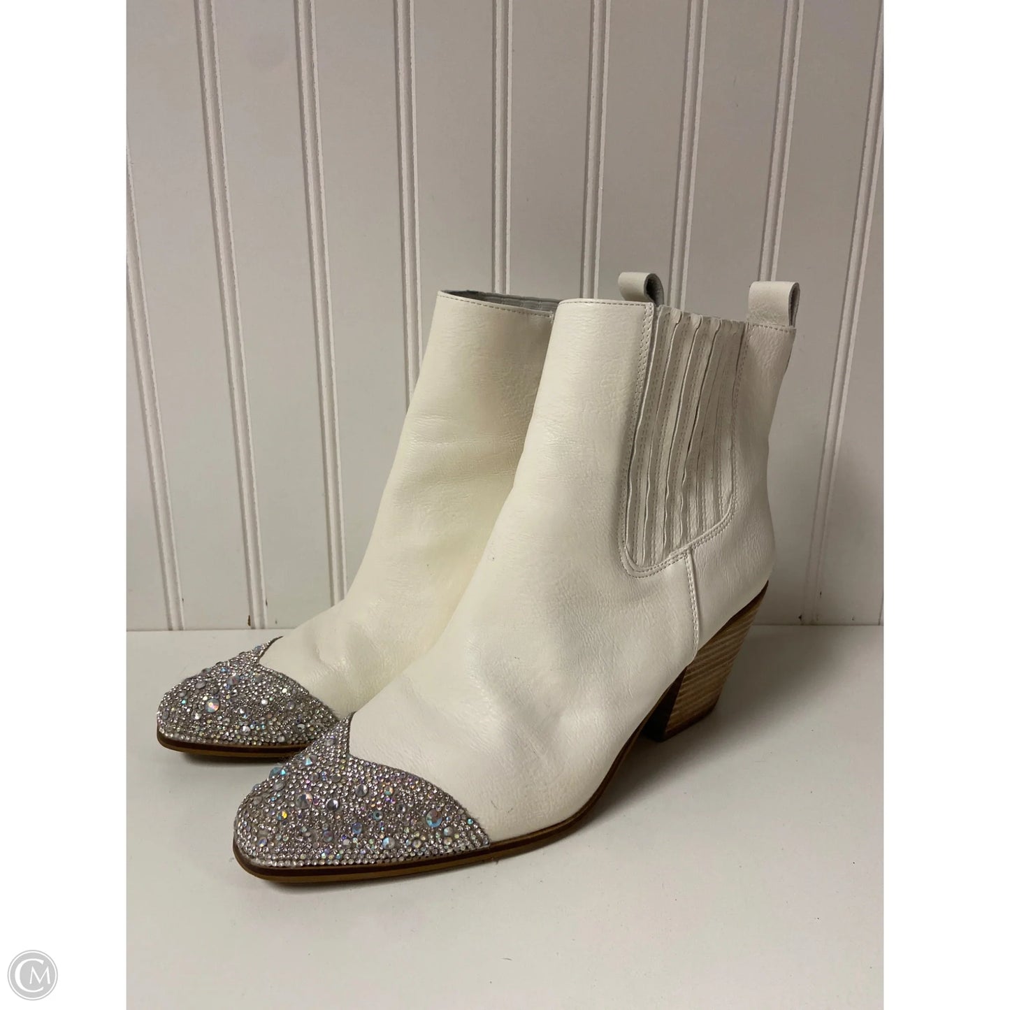 Boots Ankle Flats By Clothes Mentor In White, Size: 9.5