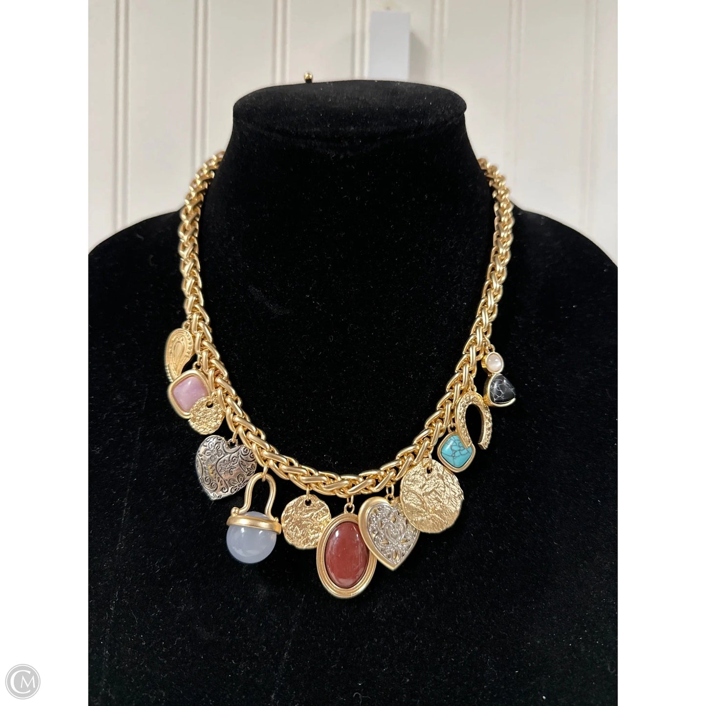 Necklace Charm By Universal Thread, Size: 1