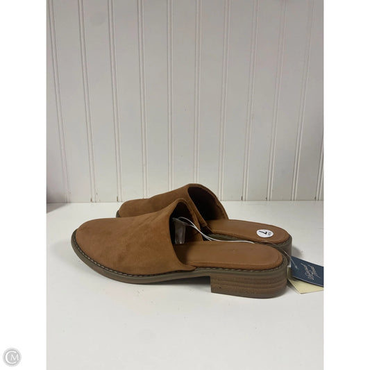 Shoes Flats By Universal Thread In Brown, Size: 7