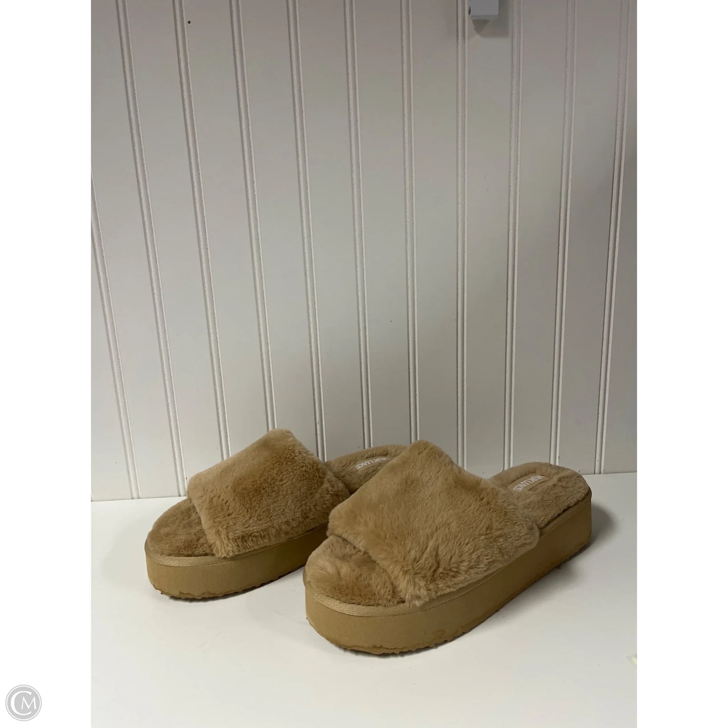 Sandals Flats By Muk Luks In Beige, Size: 7.5