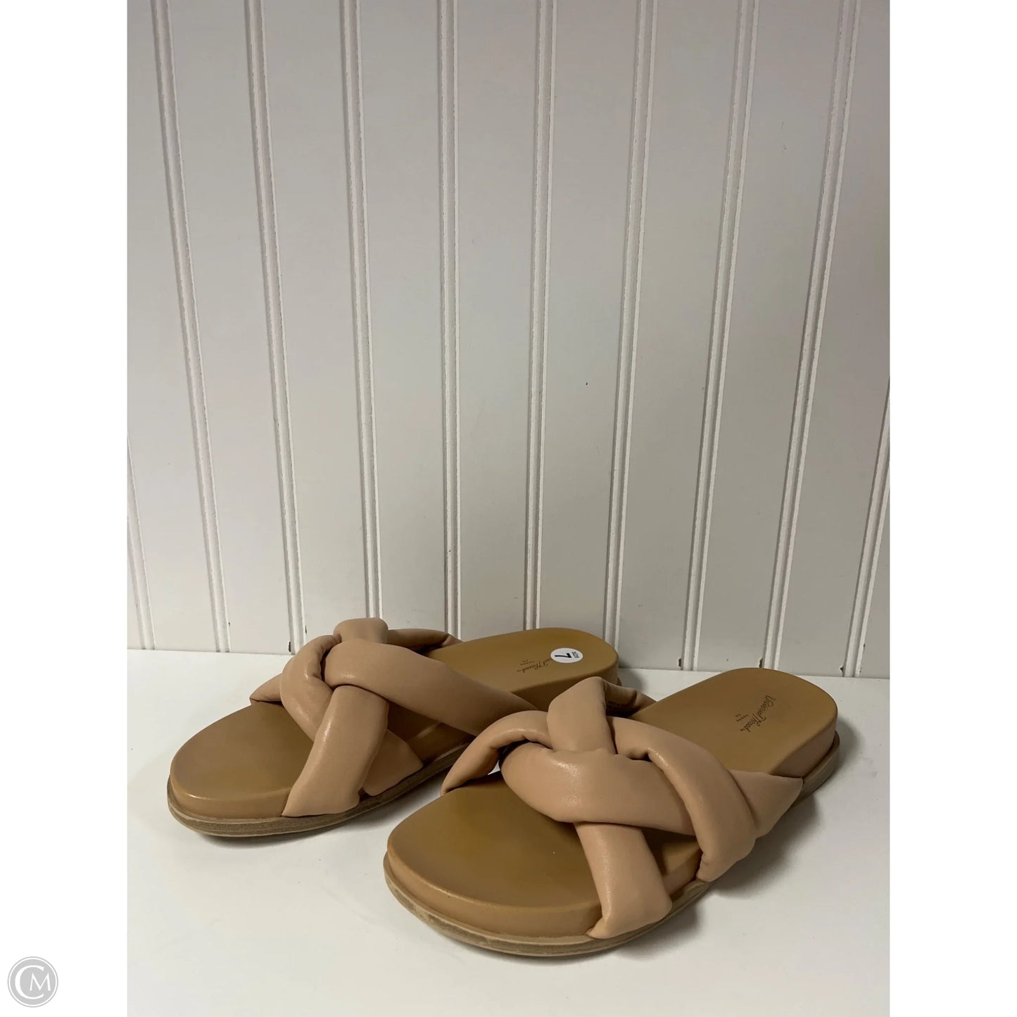 Sandals Flats By Universal Thread In Beige, Size: 7
