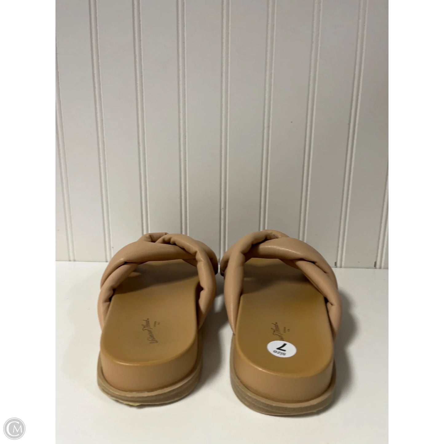 Sandals Flats By Universal Thread In Beige, Size: 7