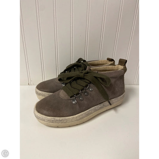 Shoes Sneakers By Cmc In Grey, Size: 7