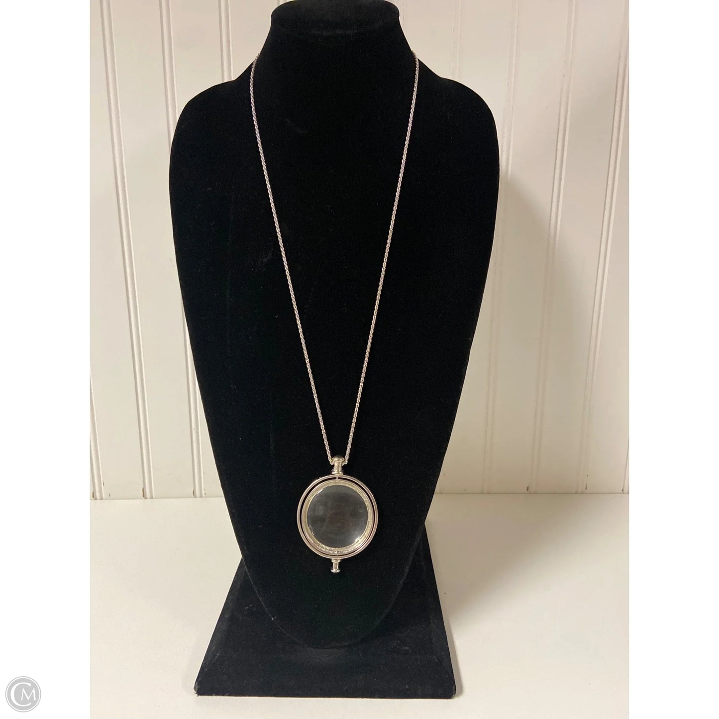 Necklace Pendant By Clothes Mentor, Size: 1