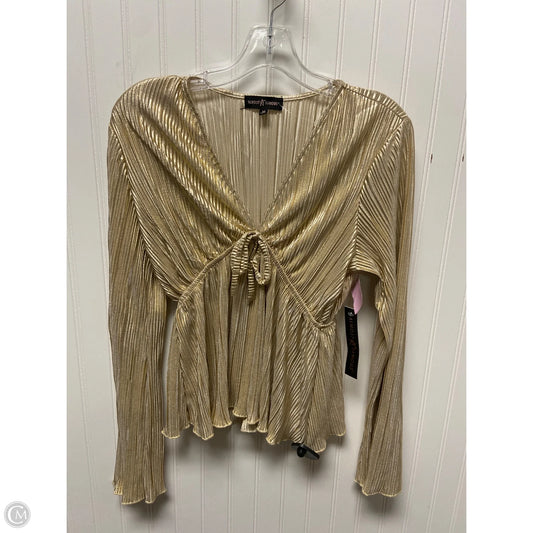 Top Long Sleeve By Almost Famous In Gold, Size: M