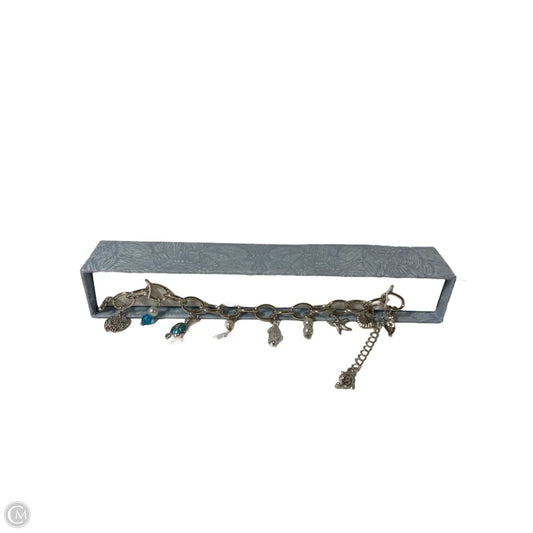 Bracelet Charm By Clothes Mentor, Size: 1