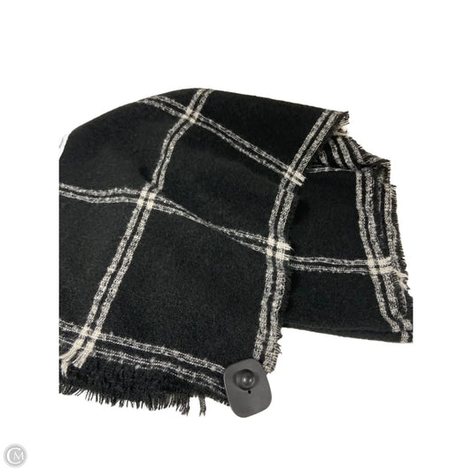Scarf Winter By Clothes Mentor In Black & White
