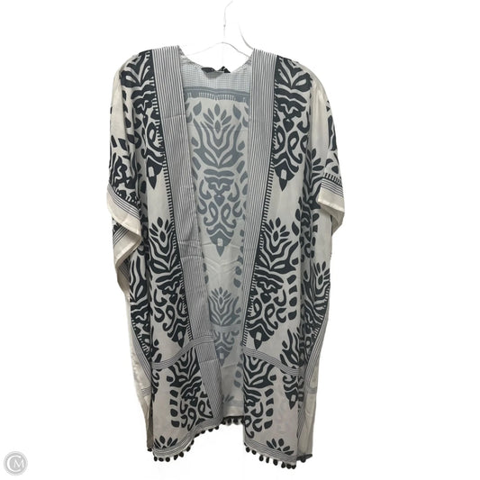Shawl By Clothes Mentor In Black & White, Size: Osfm