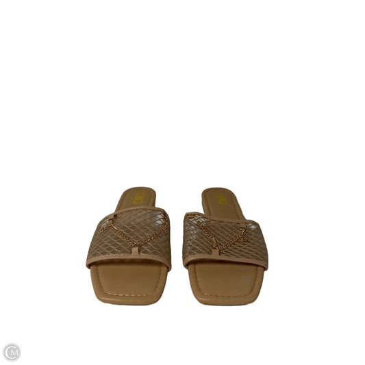 Sandals Flats By Clothes Mentor In Beige, Size: 7.5