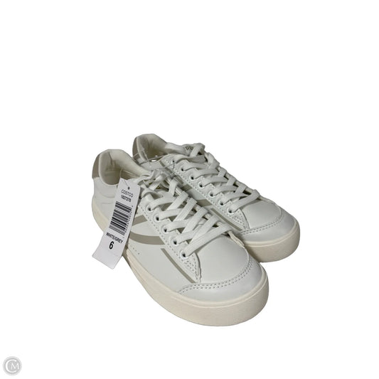 Shoes Sneakers By Cmc In White, Size: 6