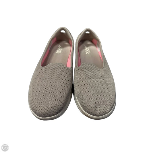 Shoes Sneakers By Skechers In Beige, Size: 7