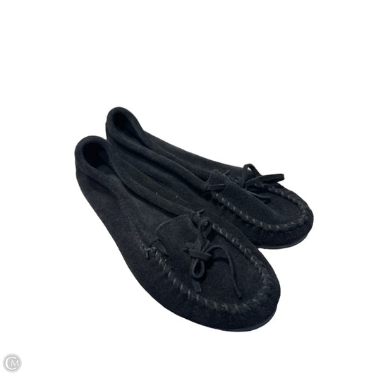 Shoes Flats By Minnetonka In Black, Size: 8.5