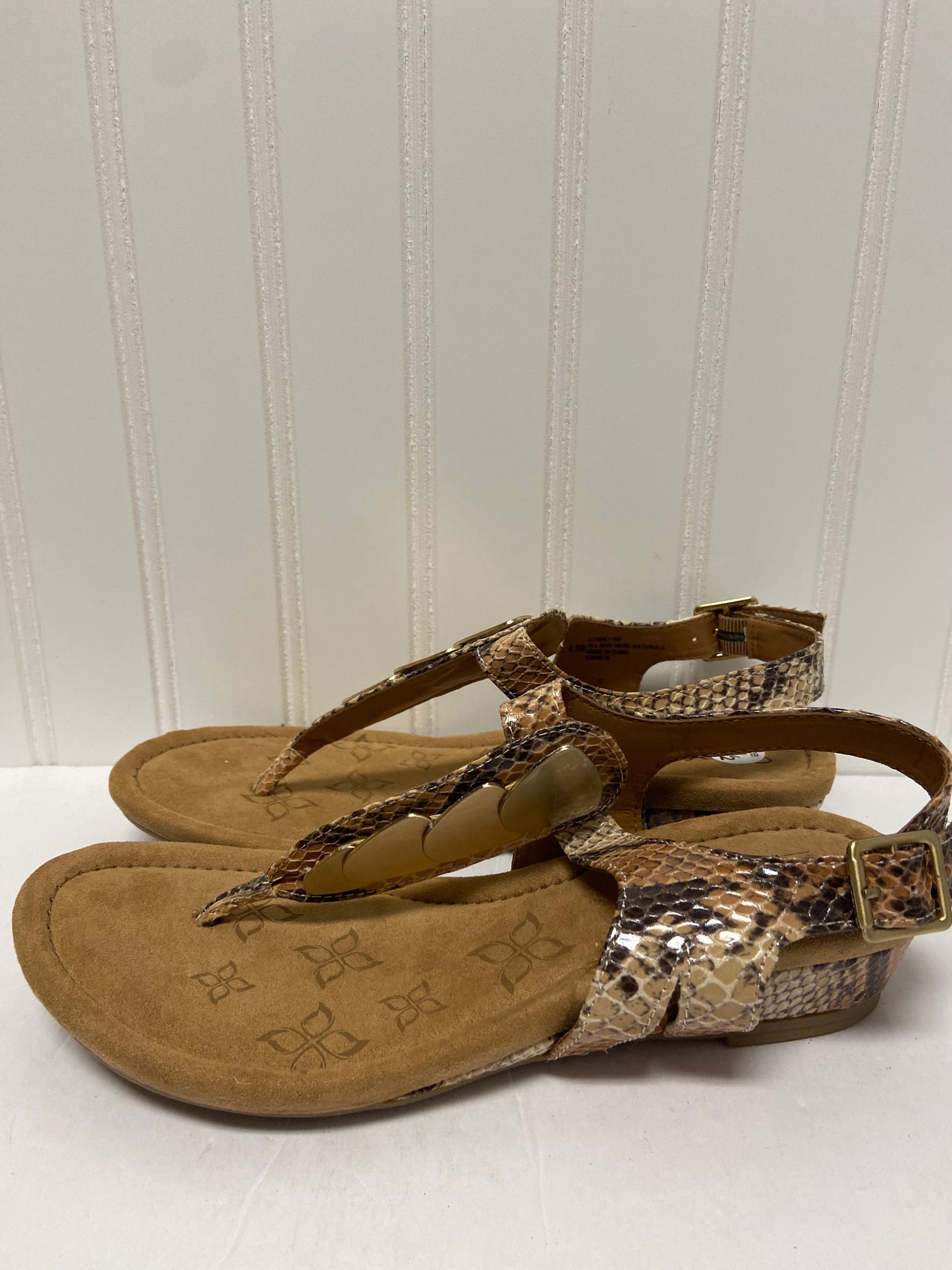 Sandals Flats By Comfortiva  Size: 6.5