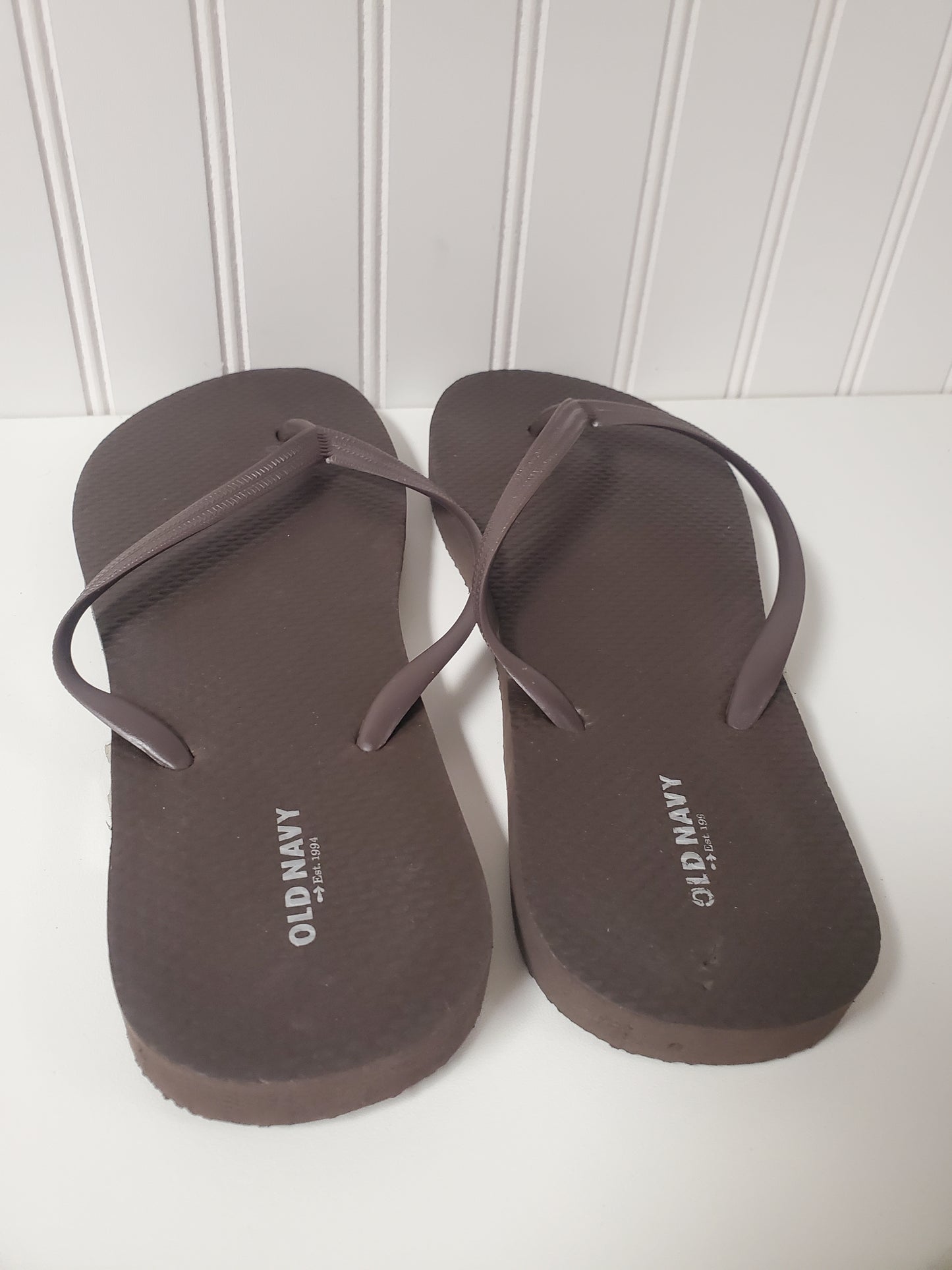 Brown Sandals Flip Flops Old Navy, Size 9