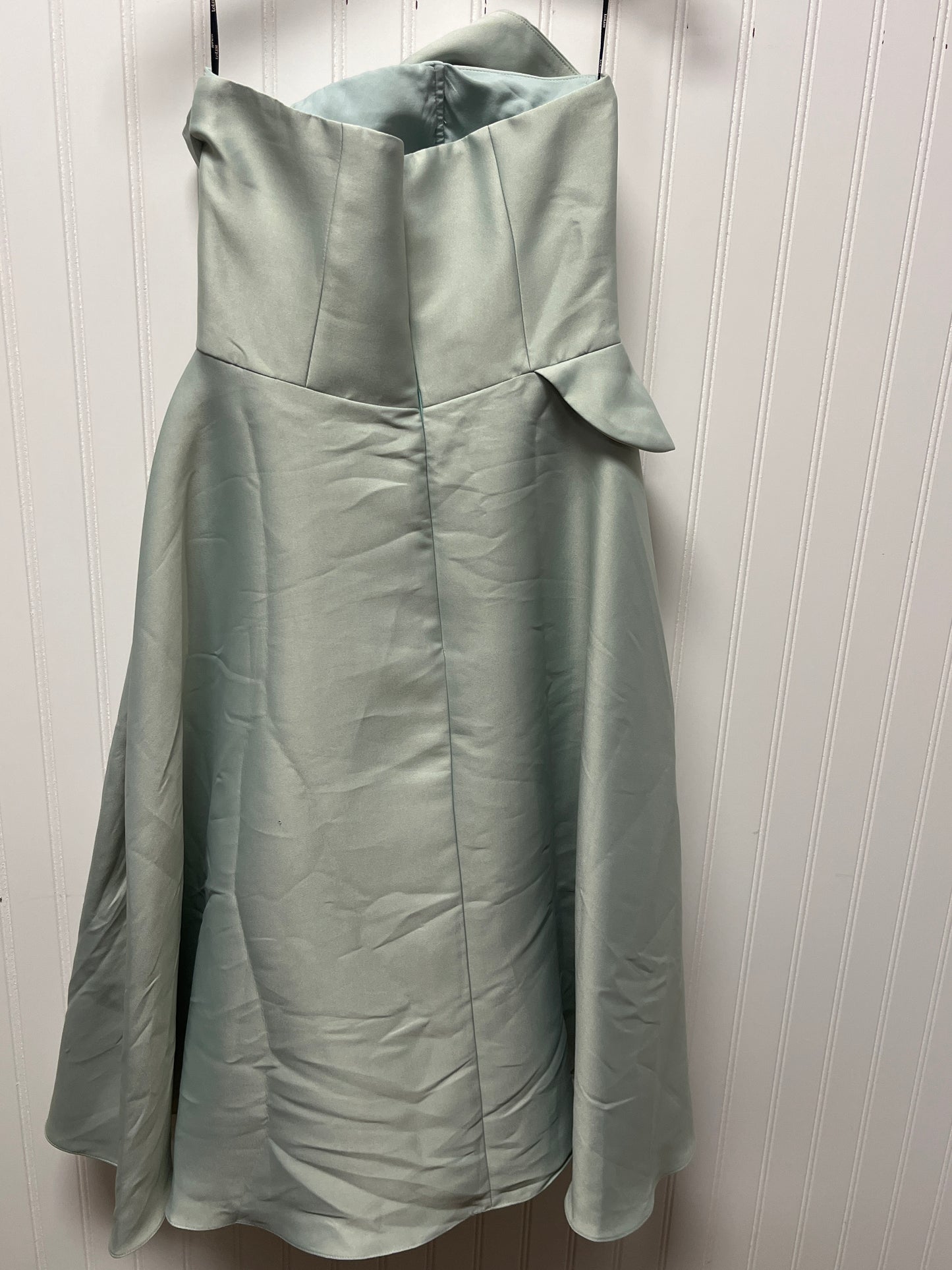 Dress Party Midi By Clothes Mentor In Green, Size: M