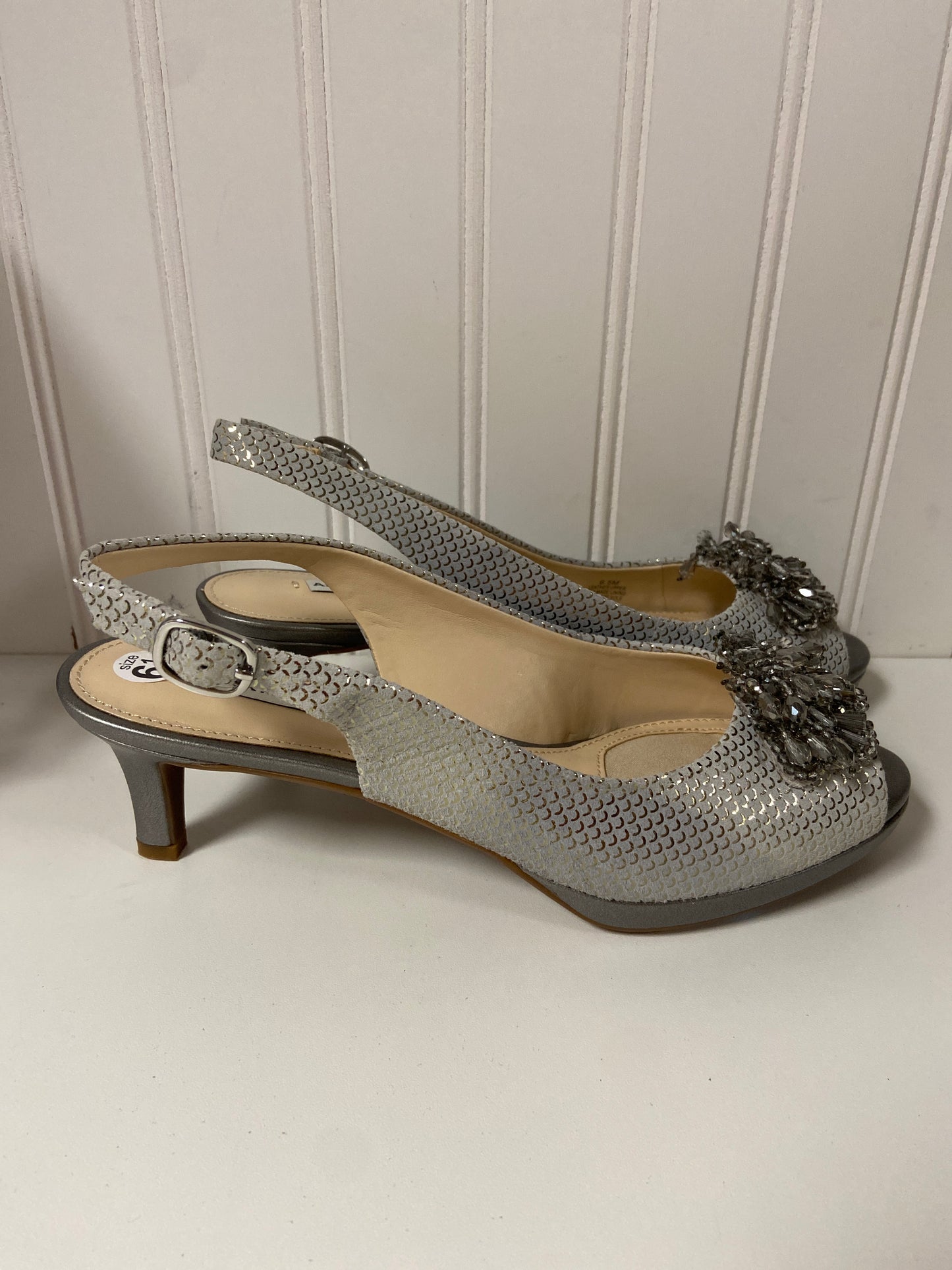 Shoes Heels Kitten By Alex Marie In Silver, Size: 6.5