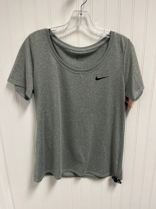 Athletic Top Short Sleeve By Nike In Grey, Size: M