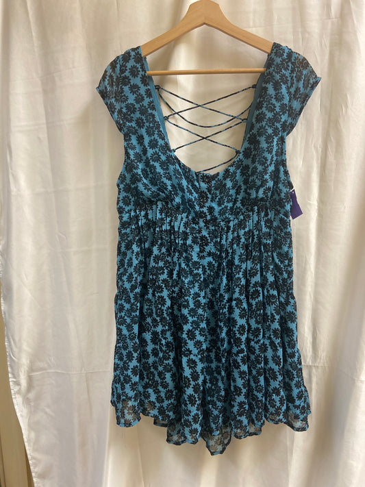 Dress Casual Short By Urban Outfitters  Size: Xl