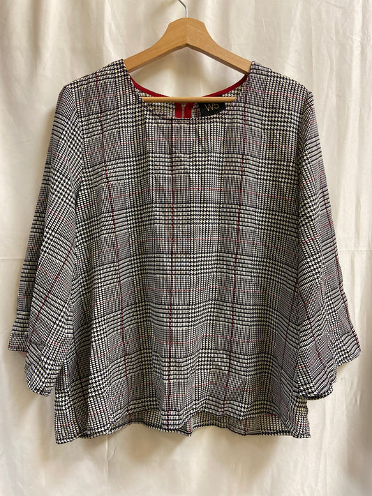 Top Long Sleeve By W5  Size: Xl
