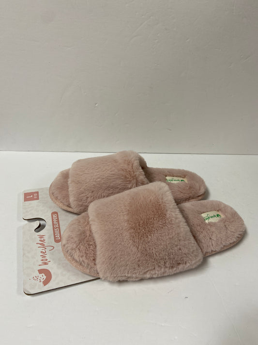 Slippers By Clothes Mentor  Size: 9