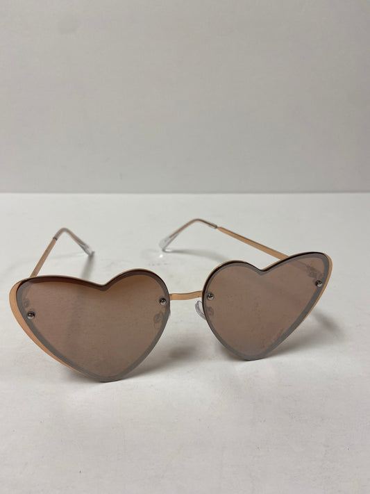Sunglasses By Clothes Mentor  Size: 01 Piece
